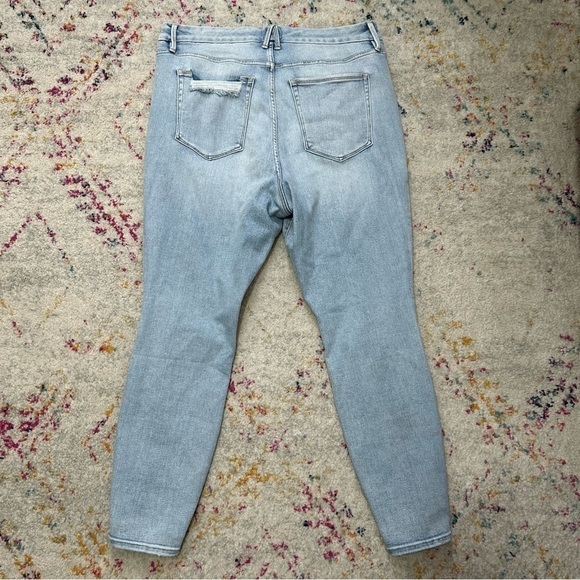 Good American Good Waist Distressed Jeans In Blue675 sz 20 - Picture 5 of 5